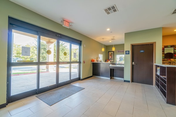 Foto van 2 tweepersoonsbedden (queensize) | Rookvrij - Vakantiehuis in Moulton, TX - HallReception