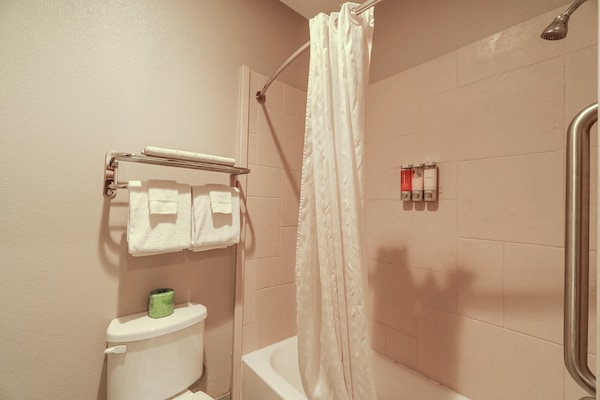 Foto van 2 tweepersoonsbedden (queensize) | Rookvrij - Vakantiehuis in Moulton, TX - BedRoom