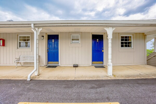 Foto van 2 Queensize bedden | Smk | Natural Bridge - Vakantiehuis in Natural Bridge, VA - ExteriorSummer