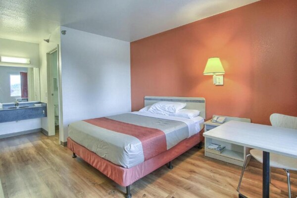 Foto van 1 tweepersoonsbed (queensize) | Rookvrij | Magnetron - BedRoom