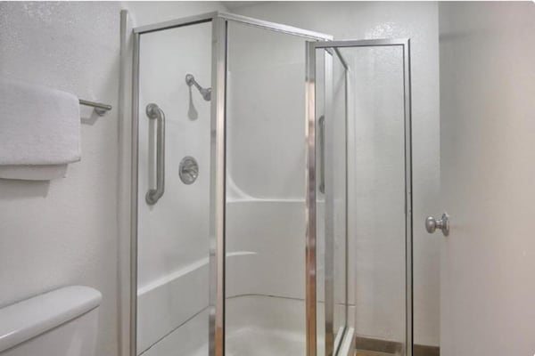 Foto van 2 tweepersoonsbedden | Rookvrij - Vakantiehuis in New Cumberland, PA - BathRoom