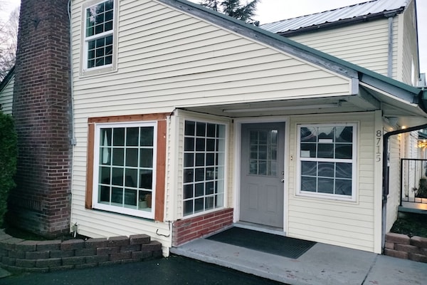Foto van 2 Queensize bedden | SMK | Portland, Oregon - Vakantiehuis in Portland OR - ExteriorSummer