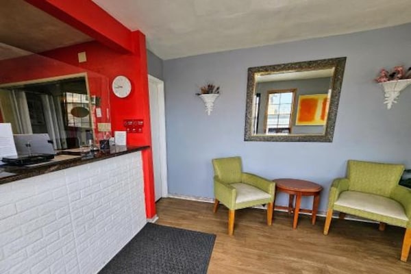 Foto van 2 tweepersoonsbedden (queensize) | Rookvrij - Vakantiehuis in Ridgecrest CA - HallReception