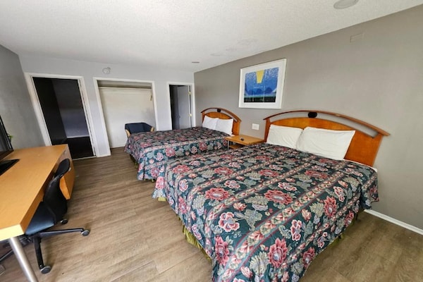 Foto van 2 tweepersoonsbedden (queensize) | Rookvrij - Vakantiehuis in Ridgecrest CA - BedRoom