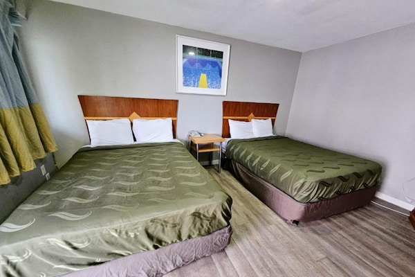Foto van 2 tweepersoonsbedden (queensize) | Rookvrij - Vakantiehuis in Ridgecrest CA - BedRoom