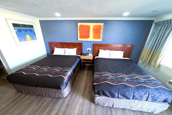 Foto van 2 tweepersoonsbedden (queensize) | Rookvrij - Vakantiehuis in Ridgecrest CA - BedRoom