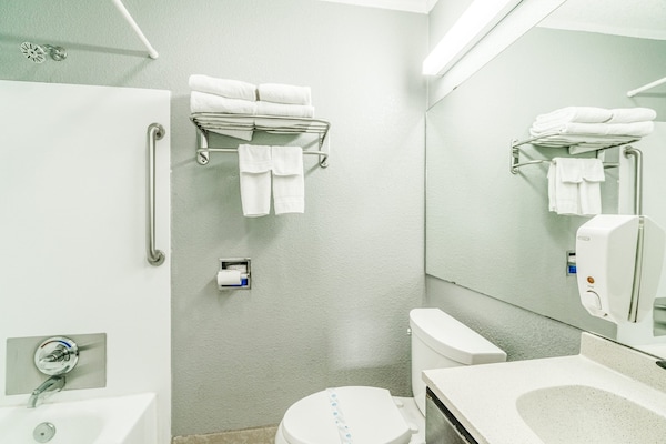 Foto van 2 tweepersoonsbedden|Kitchenette|NSMK - Vakantiehuis in Snyder TX - BathRoom