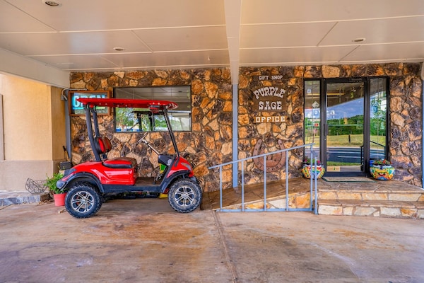 Foto van 2 tweepersoonsbedden|Kitchenette|NSMK - Vakantiehuis in Snyder TX - ExteriorSummer