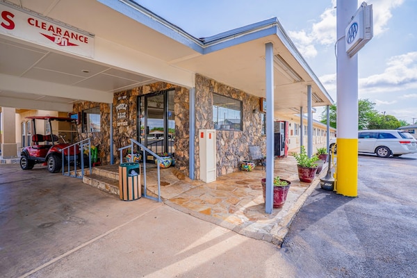 Foto van 2 tweepersoonsbedden|Kitchenette|NSMK - Vakantiehuis in Snyder TX - ExteriorSummer