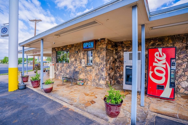 Foto van 2 tweepersoonsbedden|Kitchenette|NSMK - Vakantiehuis in Snyder TX - ExteriorSummer