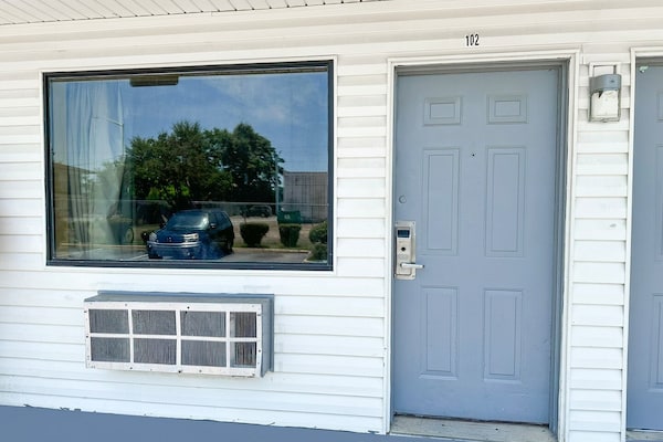 Foto van 2 Queensize bedden, rookruimte | Albany - Vakantiehuis in Albany GA - HallReception