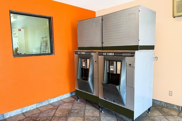 Foto van 2 Queensize bedden, rookruimte | Albany - Vakantiehuis in Albany GA - HallReception
