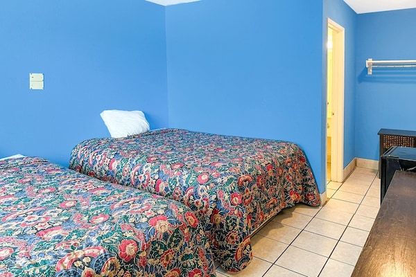 Foto van 2 Queensize bedden, rookruimte | Albany - Vakantiehuis in Albany GA - BedRoom