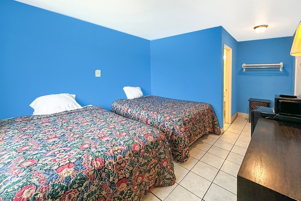 Foto van 2 Queensize bedden, rookruimte | Albany - Vakantiehuis in Albany GA - BedRoom
