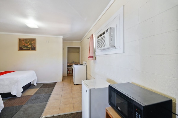 Foto van 3 tweepersoonsbedden met kitchenette - Vakantiehuis in Alpine TX - BedRoom