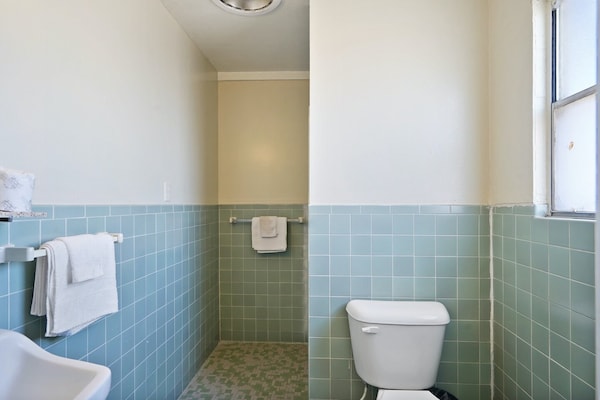 Foto van 3 tweepersoonsbedden met kitchenette - Vakantiehuis in Alpine TX - BathRoom