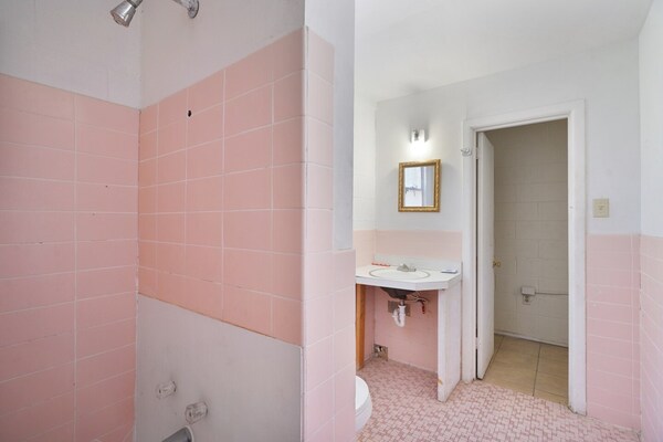 Foto van 3 tweepersoonsbedden met kitchenette - Vakantiehuis in Alpine TX - BathRoom