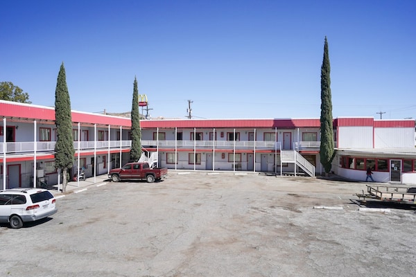 Foto van 3 tweepersoonsbedden met kitchenette - Vakantiehuis in Alpine TX - parking
