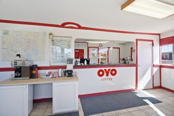 Foto van 3 tweepersoonsbedden met kitchenette - Vakantiehuis in Alpine TX - HallReception