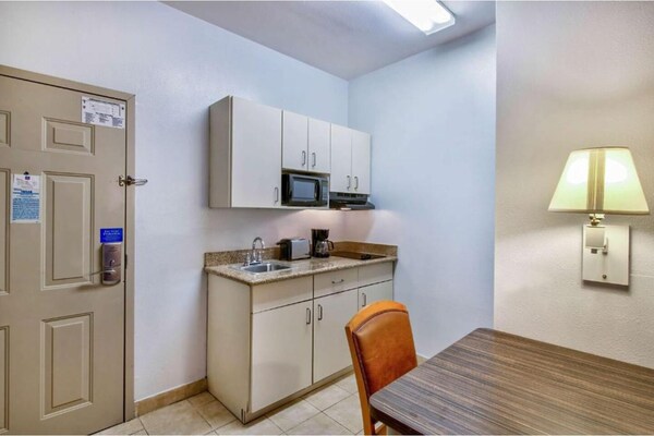 Foto van 2 Volle Bedden Met Kitchenette Non - Roken - Vakantiehuis in Beaumont TX - BedRoom