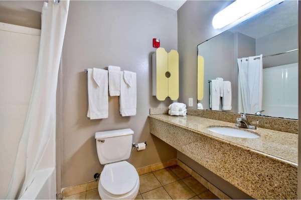 Foto van 2 Volle Bedden Met Kitchenette Non - Roken - Vakantiehuis in Beaumont TX - BathRoom