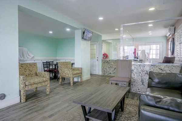 Foto van 2 Volledige Bedden Toegankelijk Niet Roken - Vakantiehuis in Buttonwillow, CA - HallReception