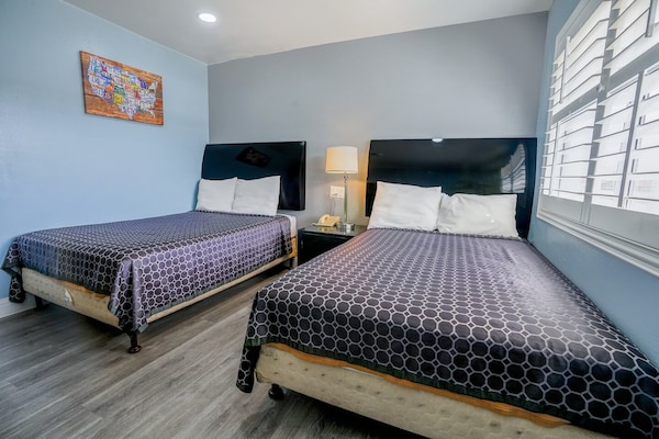 Foto van 2 Volledige Bedden Toegankelijk Niet Roken - Vakantiehuis in Buttonwillow, CA - BedRoom
