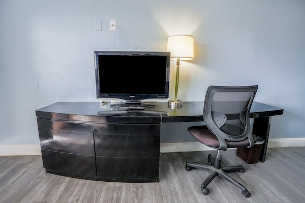 Foto van 2 Volledige Bedden Toegankelijk Niet Roken - Vakantiehuis in Buttonwillow, CA - BedRoom
