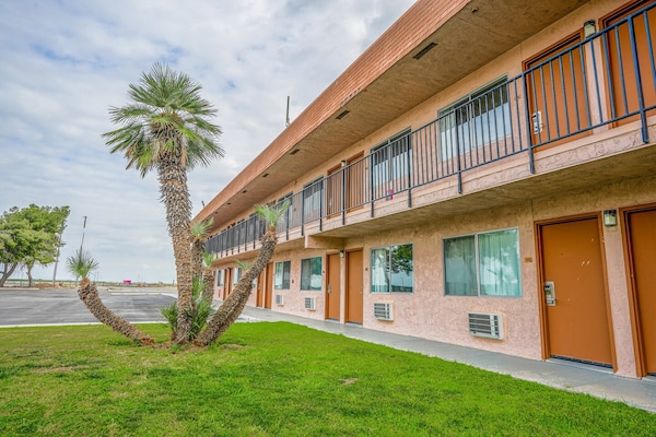 Foto van 2 Volledige Bedden Toegankelijk Niet Roken - Vakantiehuis in Buttonwillow, CA - ExteriorSummer
