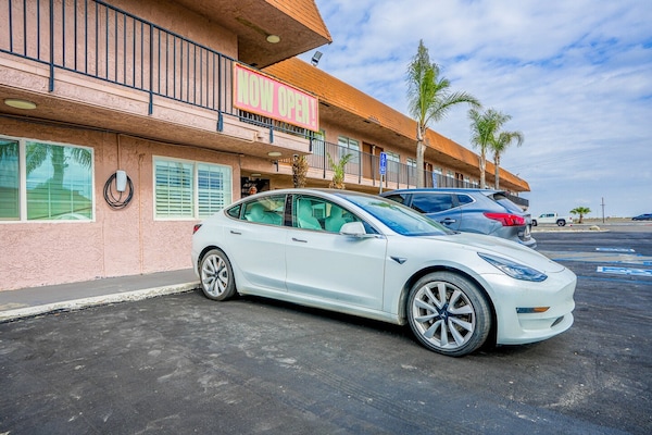 Foto van 2 Volledige Bedden Toegankelijk Niet Roken - Vakantiehuis in Buttonwillow, CA - ExteriorSummer