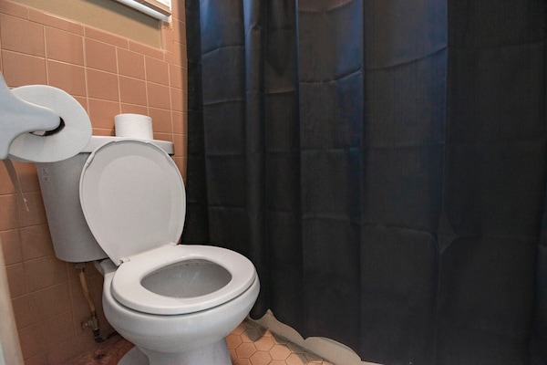 Foto van 2 tweepersoonsbedden | Calhoun, GA - Vakantiehuis in Calhoun GA - BathRoom