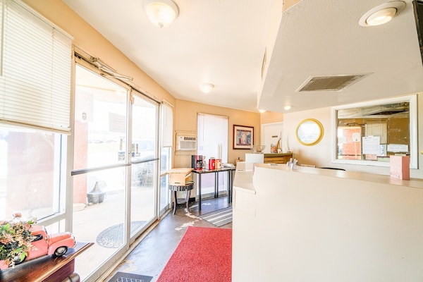 Foto van 3 Volledig Bed | Non-Smoking - Vakantiehuis in Chickasha OK - HallReception