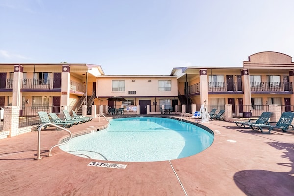Foto van 2 tweepersoonsbedden | Roken toegestaan - Vakantiehuis in Texarkana TX - Pool