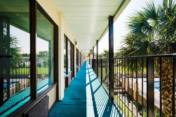 Foto van 2 Volledige Slaapkamers|Smk|Wade NC - Vakantiehuis in Wade NC - TerraceBalcony