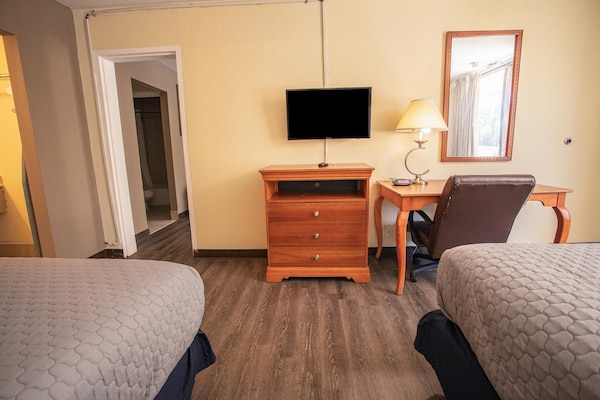 Foto van 2 tweepersoonsbedden | Roken toegestaan | Greensboro - BedRoom