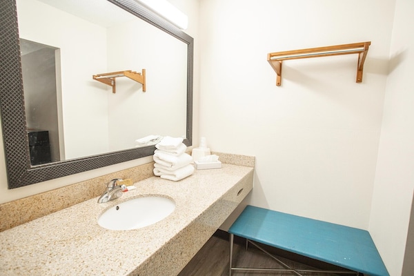 Foto van 2 tweepersoonsbedden | Rookvrij - Vakantiehuis in Greensboro - BathRoom