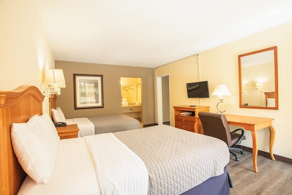 Foto van 2 tweepersoonsbedden | Rookvrij - Vakantiehuis in Greensboro - BedRoom