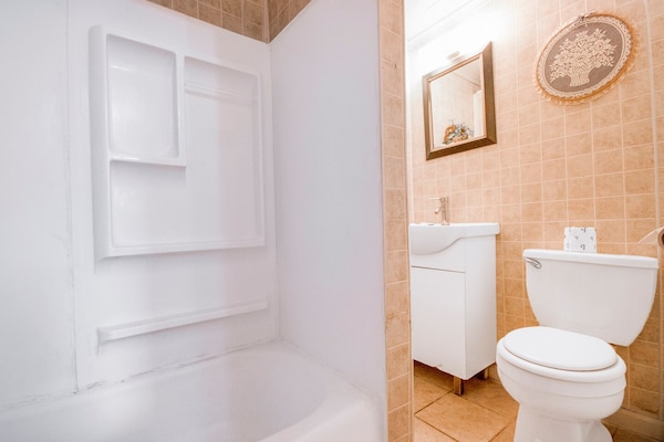 Foto van 2 tweepersoonsbedden | Rookvrij - Vakantiehuis in Hiawatha - BathRoom