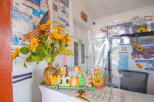 Foto van 2 tweepersoonsbedden | Rookvrij - Vakantiehuis in Hiawatha - HallReception