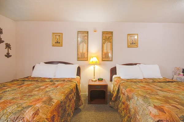 Foto van 2 tweepersoonsbedden | Rookvrij - Vakantiehuis in Hiawatha - BedRoom