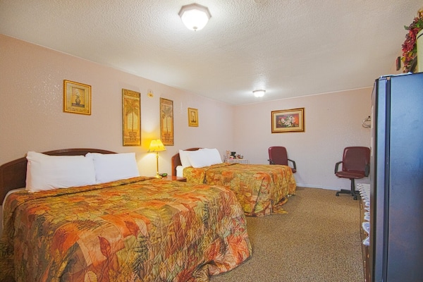Foto van 2 tweepersoonsbedden | Rookvrij - Vakantiehuis in Hiawatha - BedRoom
