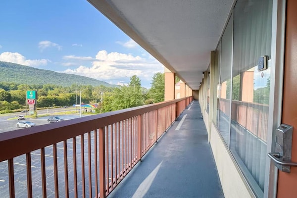 Foto van 2 tweepersoonsbedden (queensize) | Niet roken - Vakantiehuis in Harriman TN - Outdoor