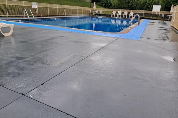 Foto van 2 tweepersoonsbedden (queensize) | Niet roken - Vakantiehuis in Harriman TN - HotelSwimmingPool