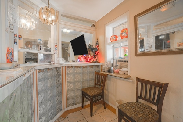 Foto van 3 tweepersoonsbedden (queensize) |Roken toegestaan - HallReception