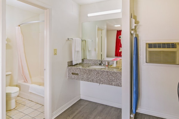 Foto van 2 tweepersoonsbedden | Roken toegestaan | Killeen TX - BathRoom