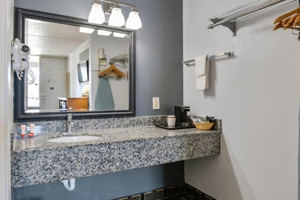 Foto van 2 tweepersoonsbedden | Roken toegestaan - Vakantiehuis in Lake Park GA - BathRoom
