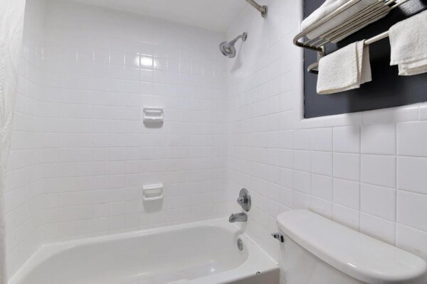 Foto van 2 tweepersoonsbedden | Roken toegestaan - Vakantiehuis in Lake Park GA - BathRoom