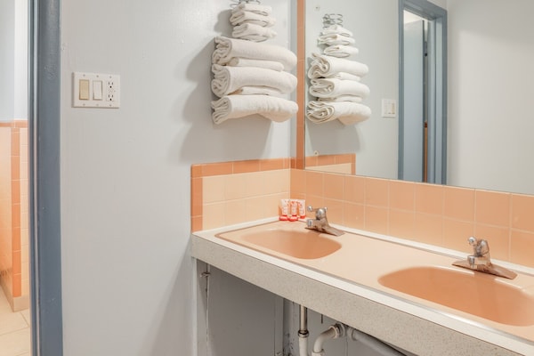 Foto van 1 tweepersoonsbed (Queensize) & 2 tweepersoonsbedden | Smk - BathRoom