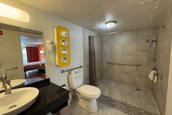 Foto van 2 tweepersoonsbedden | Roken toegestaan - Vakantiehuis in Columbus OH - BathRoom