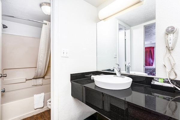 Foto van 2 tweepersoonsbedden | Roken toegestaan - Vakantiehuis in Columbus OH - BathRoom